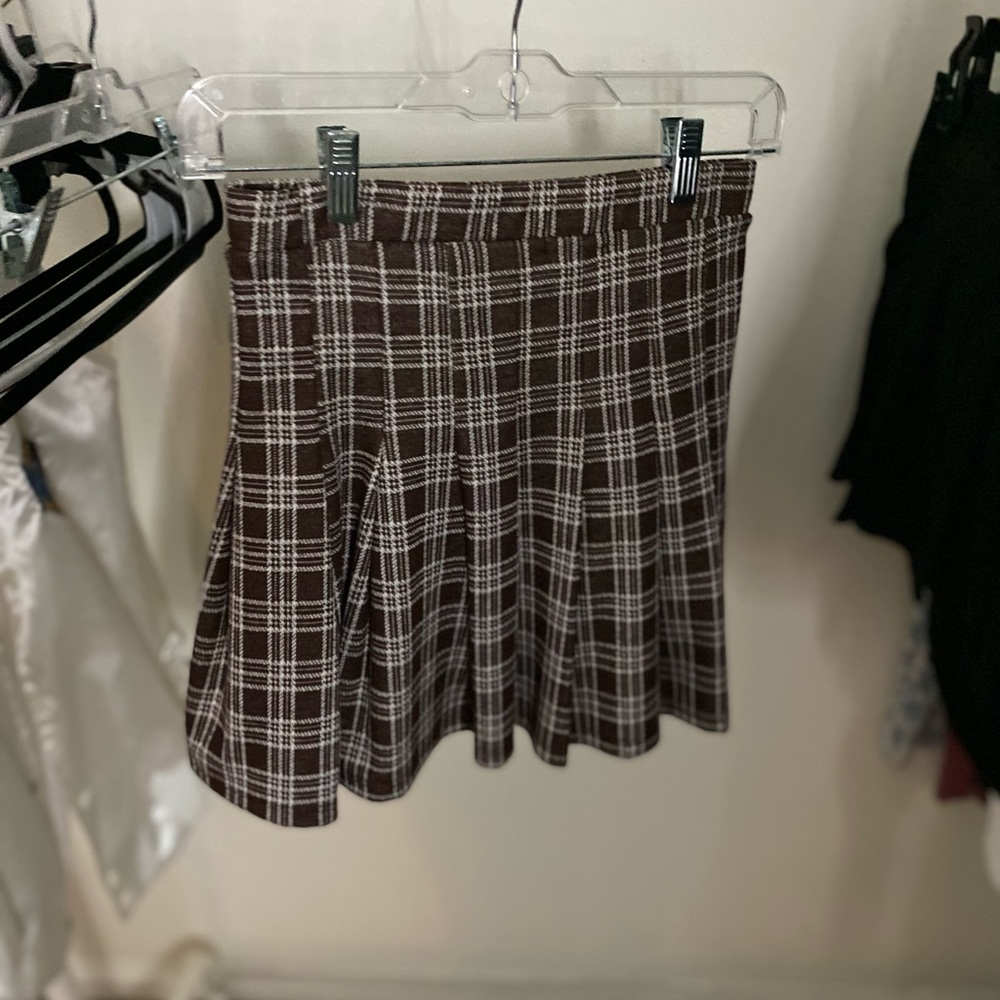 dillards brown and white pleaded plaid skirt
